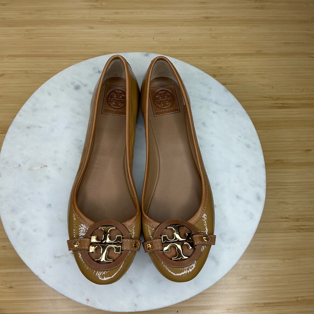 Tory Burch Size 10 Aaden Camel Flat